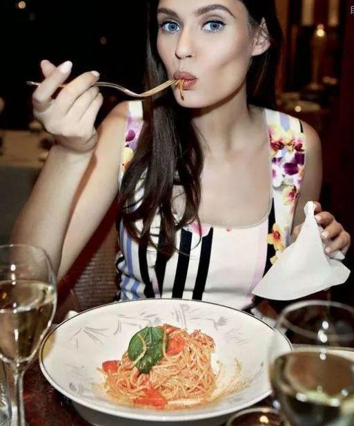 吃葫芦瓜的大妈,葫芦瓜大妈的美食故事