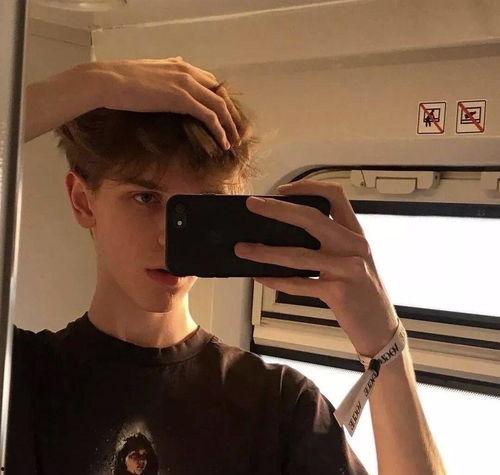 吃瓜简约头像男,男生头像新潮流