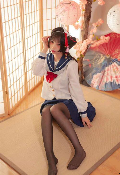 jk妹吃瓜模型,揭秘JK妹吃瓜背后的娱乐江湖