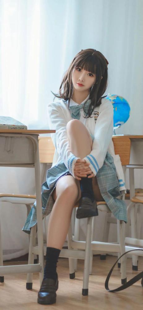 jk妹吃瓜模型,揭秘JK妹吃瓜背后的娱乐江湖